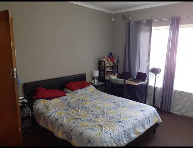 5 BEDROOM HOUSE FOR SALE IN OAKDALE